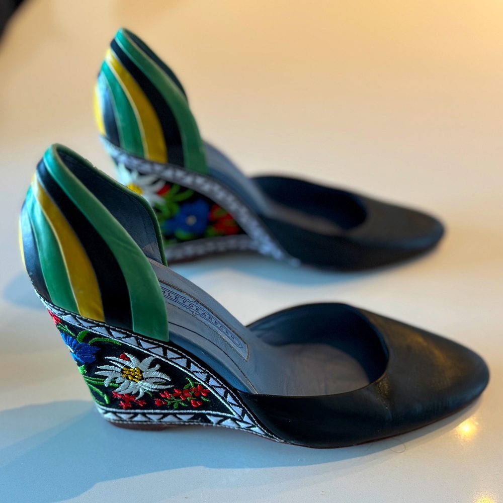 💫 Vintage 100% Leather 💫
    Ashley Dearborn Wedge